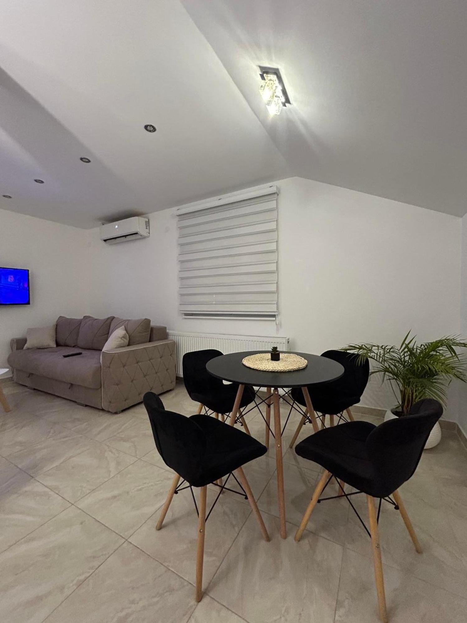 Cristal Lux Apartment Surcin